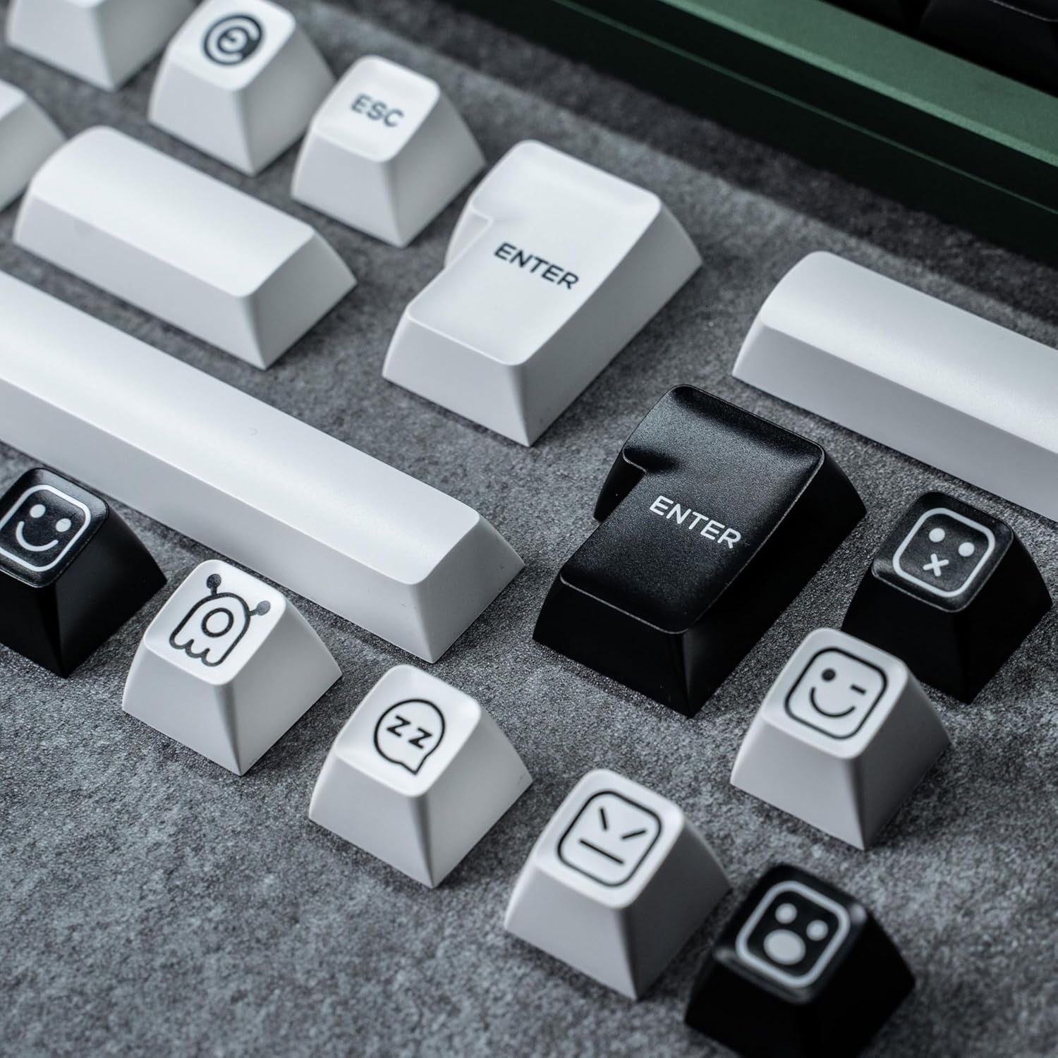 ULTRAEQUIP WOB Keycaps - 160 Keys Double Shot PBT Keycaps Minimalist Style SA Liked Profile White on Black Custom Set for Alice ISO ANSI 60, 75, 80, 95, 100% Mechanical Keyboard